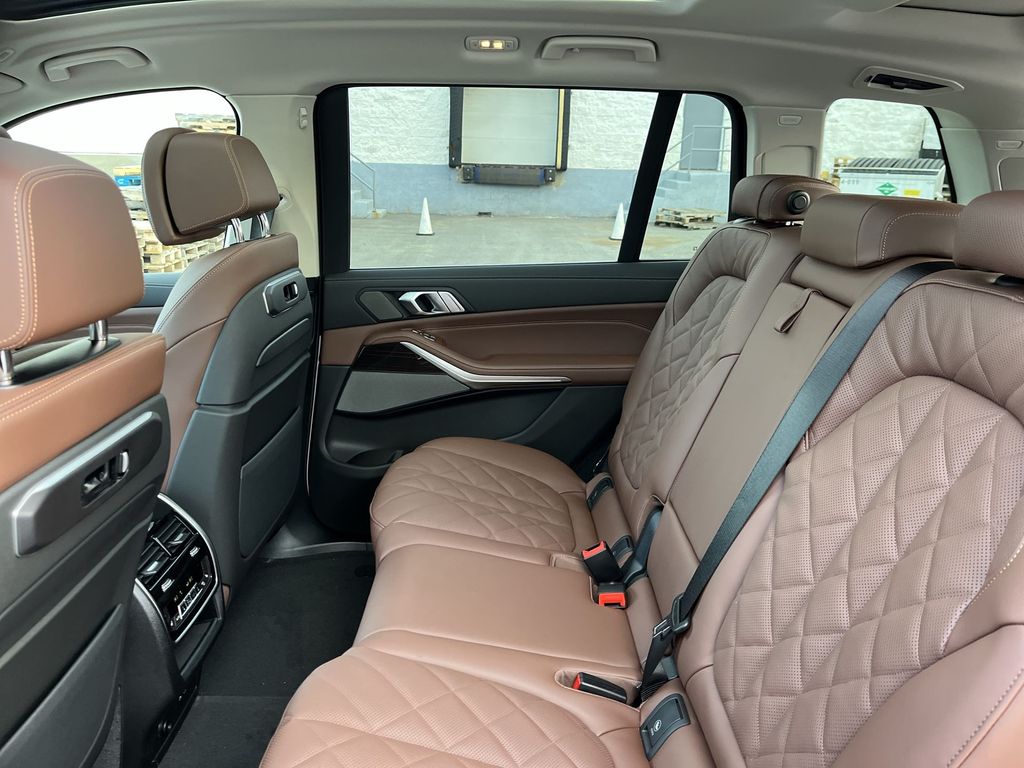 Thumbnail: 2026 BMW X7 - 23