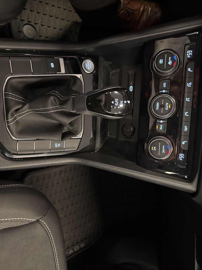 2024 Volkswagen Taos SE photo 22