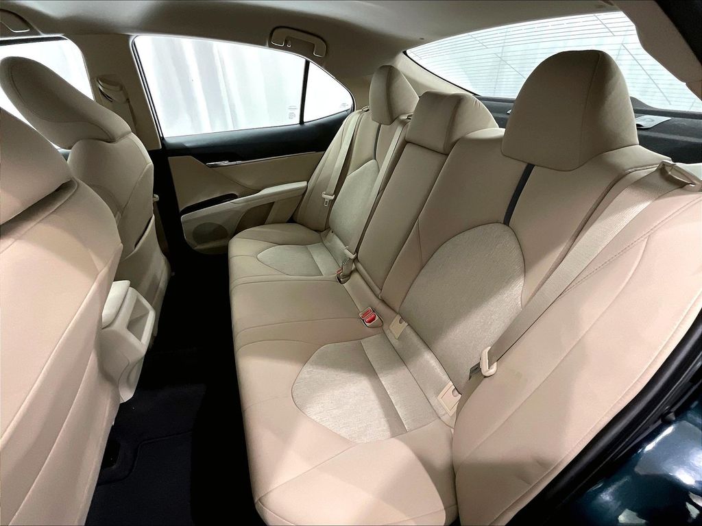 2021 Toyota Camry — photo 15