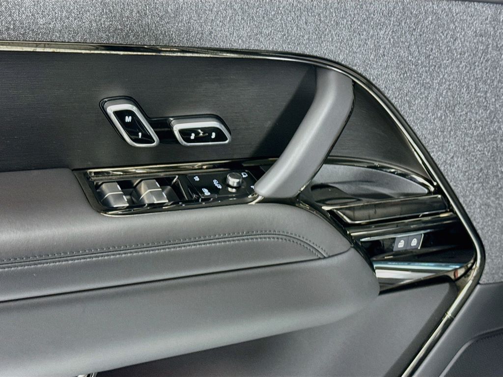 Thumbnail: 2026 Land Rover Range Rover Sport - 24