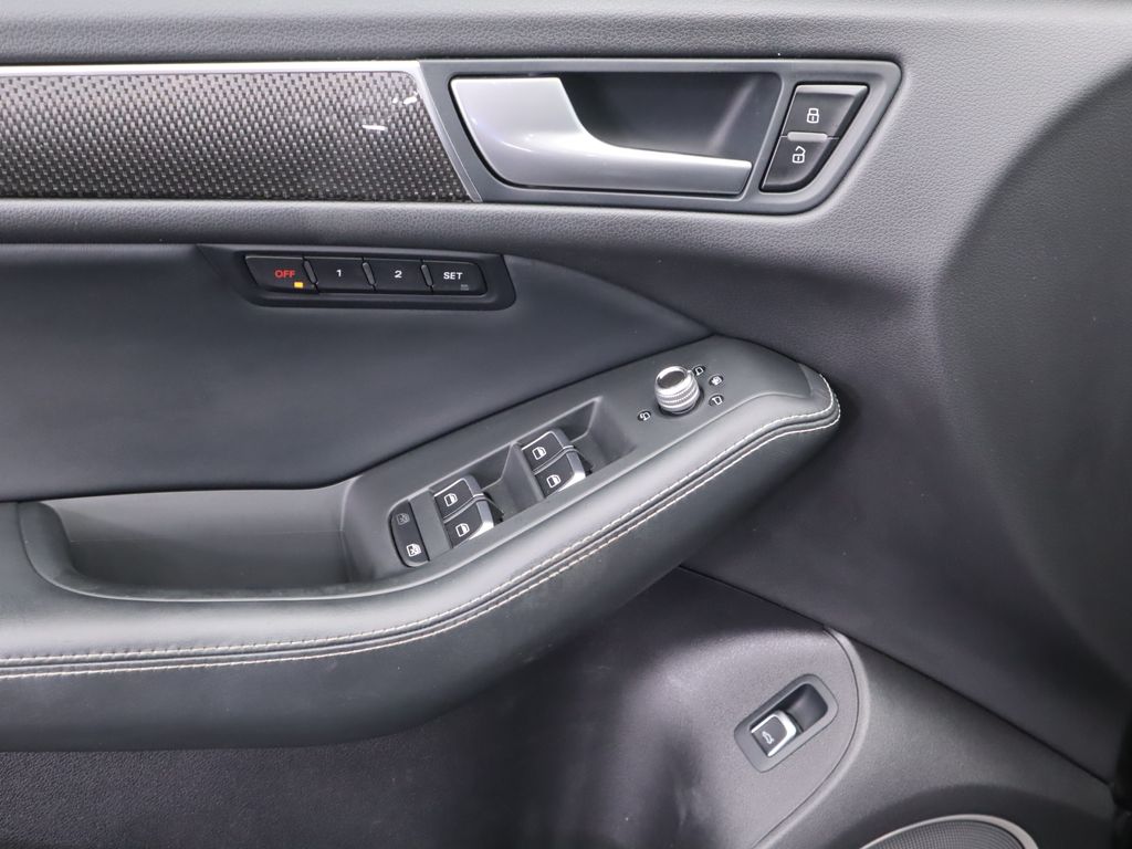 Thumbnail: 2015 Audi SQ5 - 24