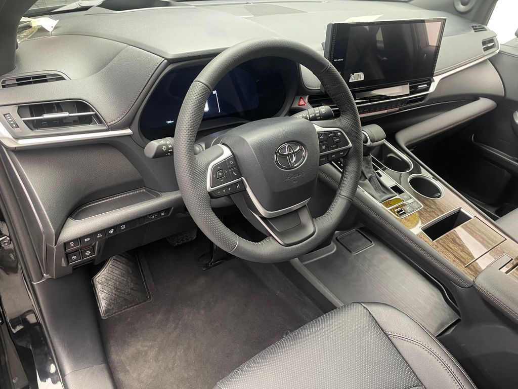 Thumbnail: 2026 Toyota Sienna - 11