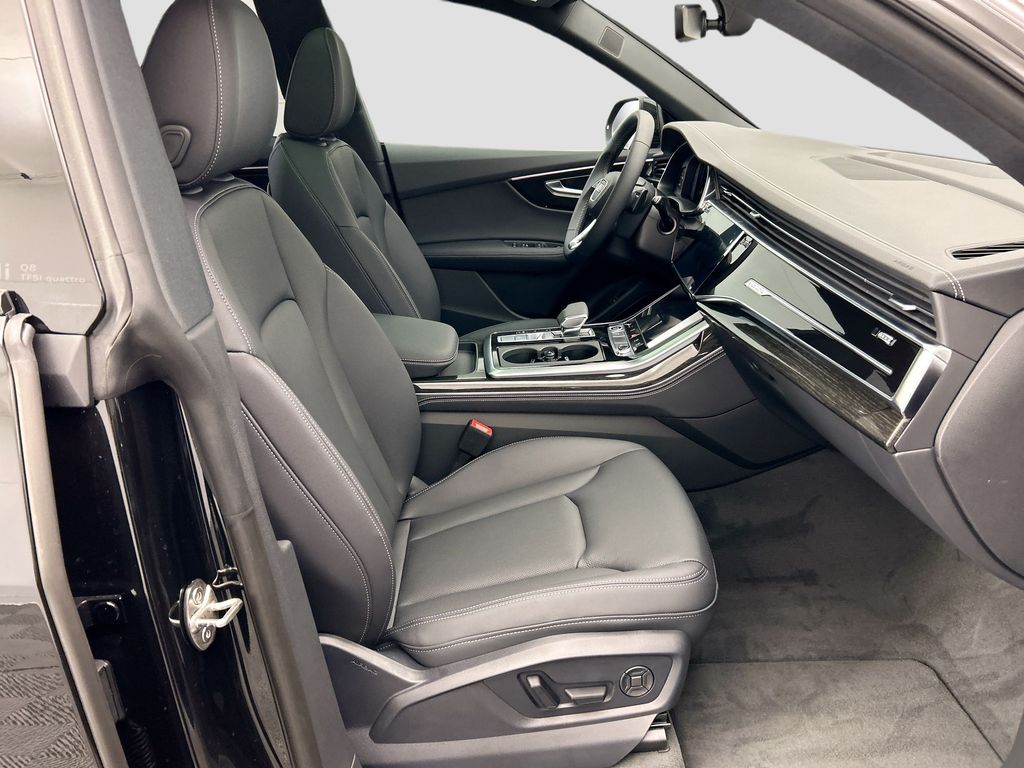 Thumbnail: 2026 Audi Q8 - 19