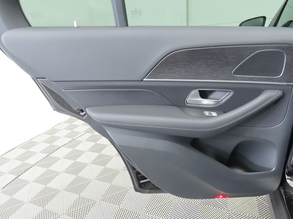 Thumbnail: 2026 Mercedes-Benz GLE - 26