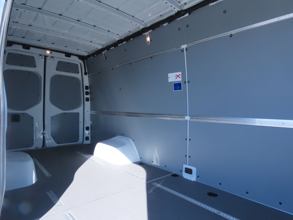 Thumbnail: 2025 Mercedes-Benz Sprinter - 25