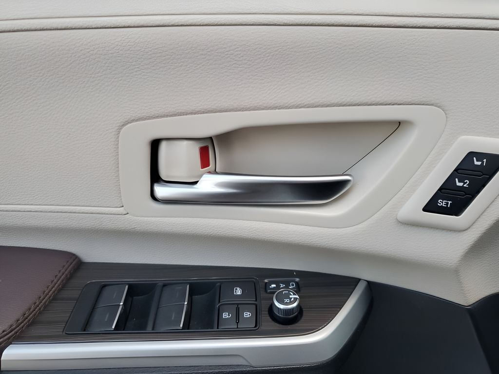 Used Car 2023 Toyota Sienna  Platinum For Sale Under $60,000 In Austin, Texas