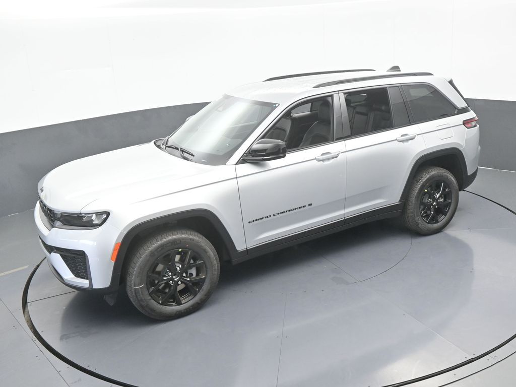 New 2026 Silver Zynith Jeep Laredo image 40