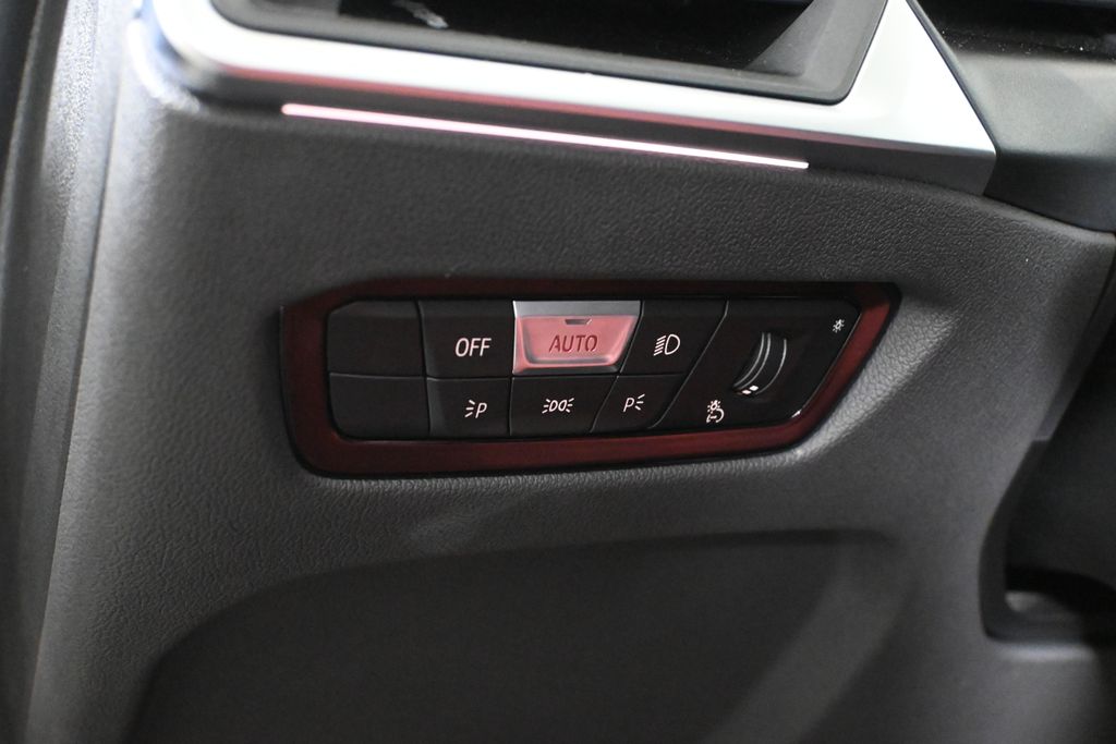 Thumbnail: 2024 BMW 3 Series - 26