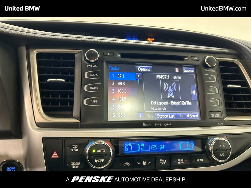Thumbnail: 2016 Toyota Highlander - 16