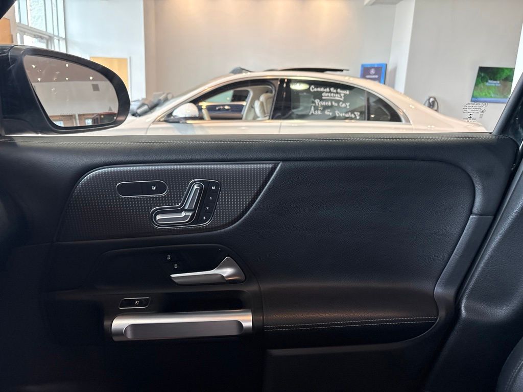 Certified Used 2022 Black Mercedes-Benz GLB 250 image 11