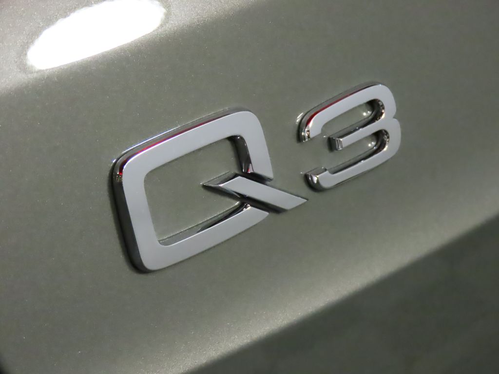 Thumbnail: 2025 Audi Q3 - 9