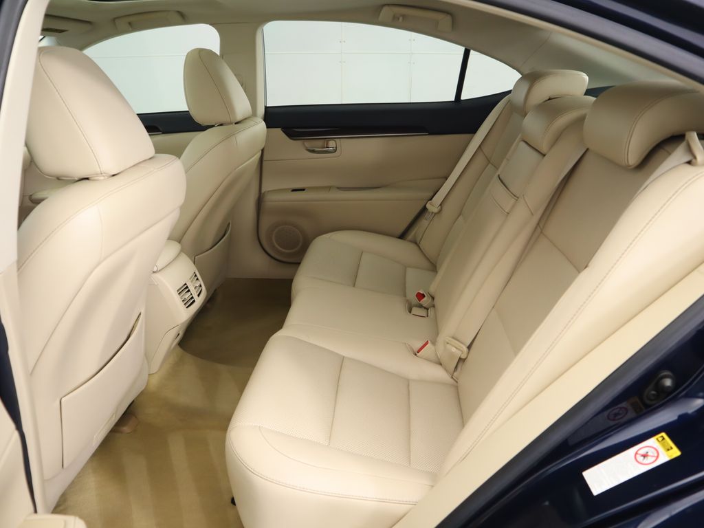 2013 Lexus ES 350 22