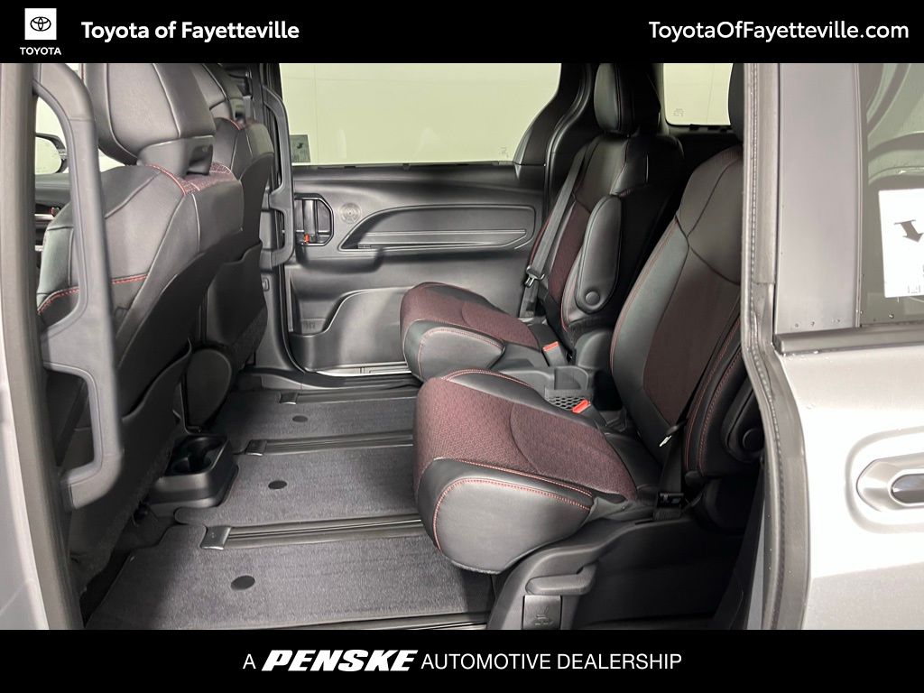 2025 Toyota Sienna XSE 28