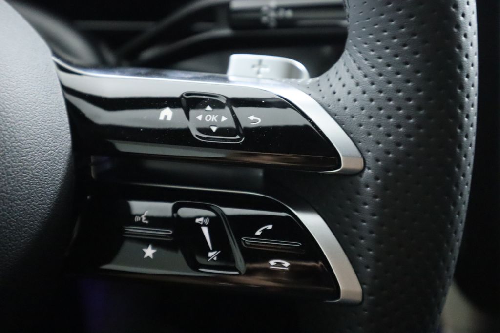 2025 Mercedes-Benz GLC 300 13