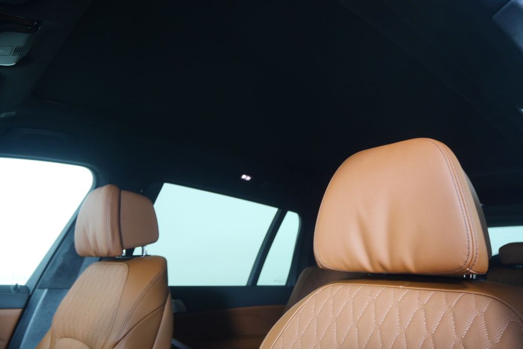 Thumbnail: 2027 BMW X7 - 11