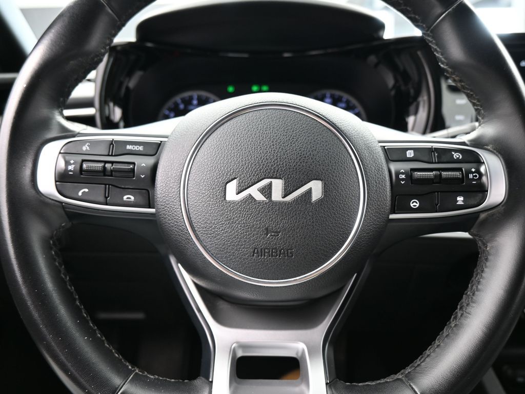 Used 2023 Wolf Gray Kia GT-Line image 26