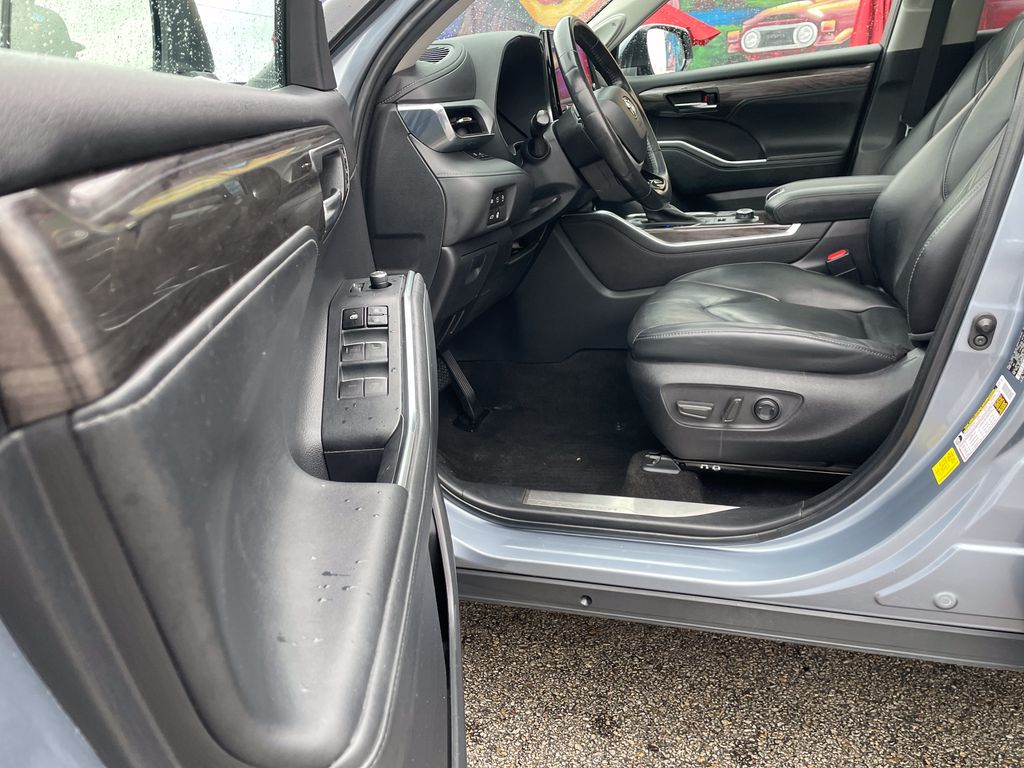 Used 2023 Toyota Highlander SUV
