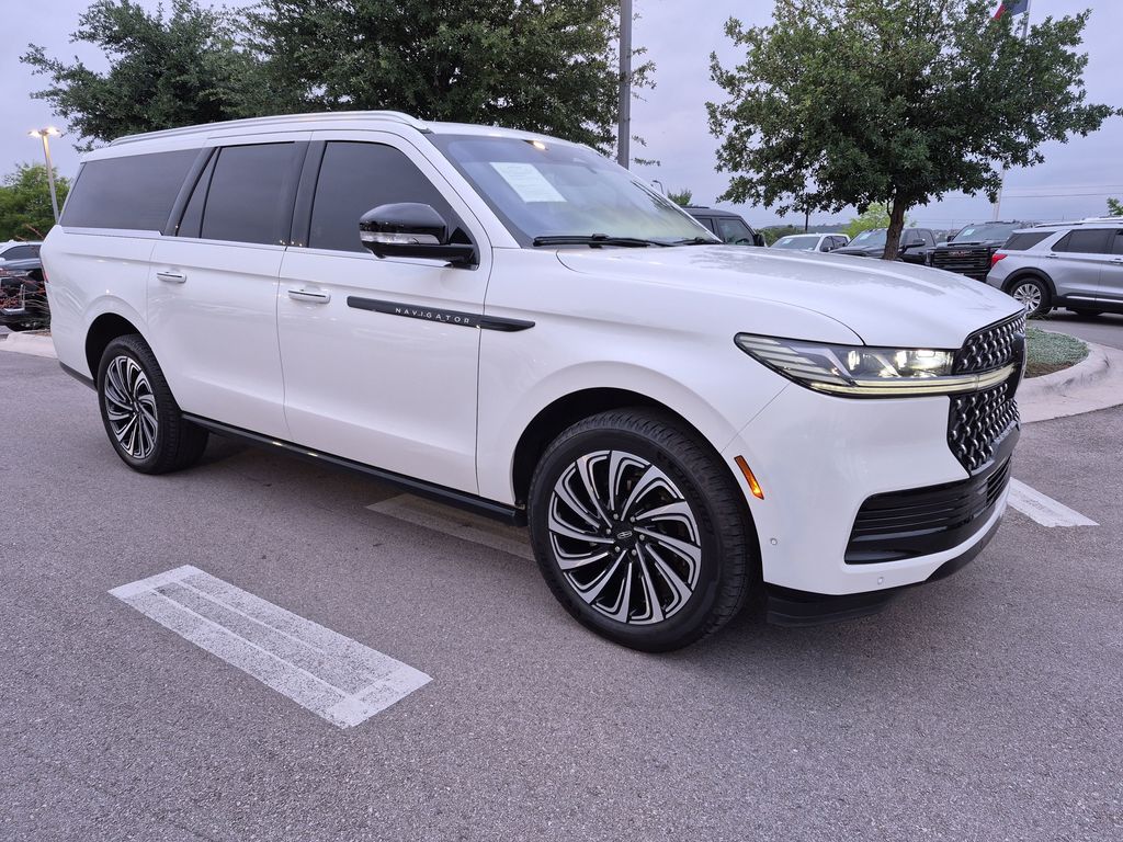 White Metallic 2025 Lincoln Navigator L Black Label 4WD SUV / Crossover Four-Wheel Drive Automatic