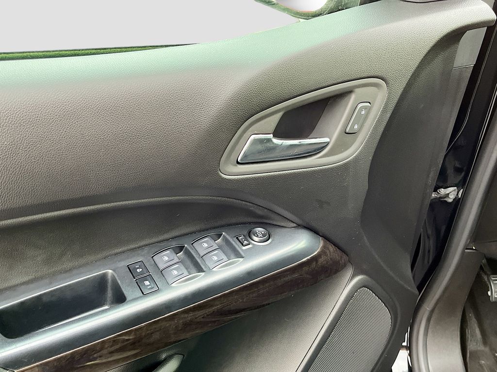 Used 2022 Black GMC Elevation image 17