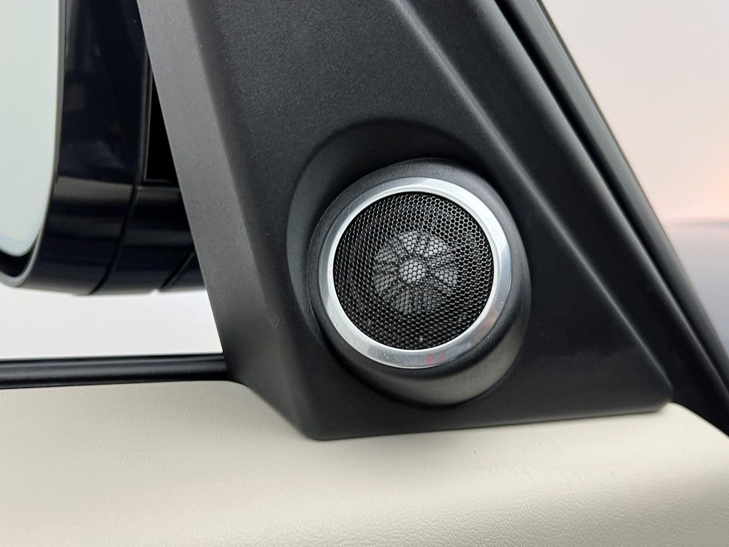 Thumbnail: 2021 Land Rover Range Rover - 32