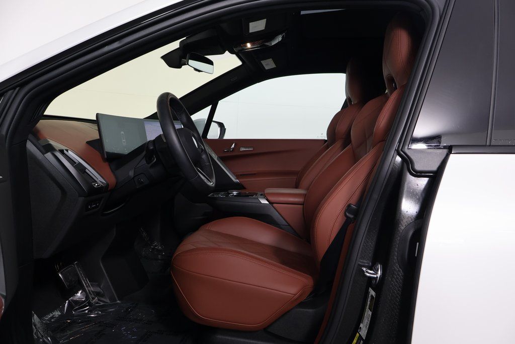 Thumbnail: 2026 BMW iX - 10