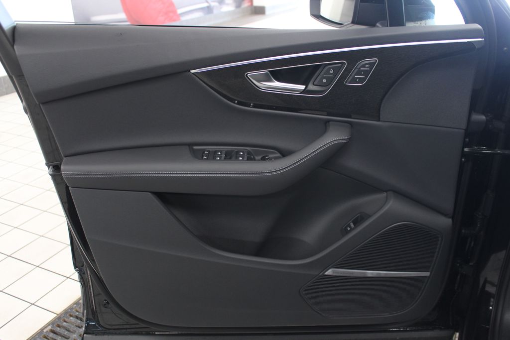 Thumbnail: 2026 Audi Q7 - 14