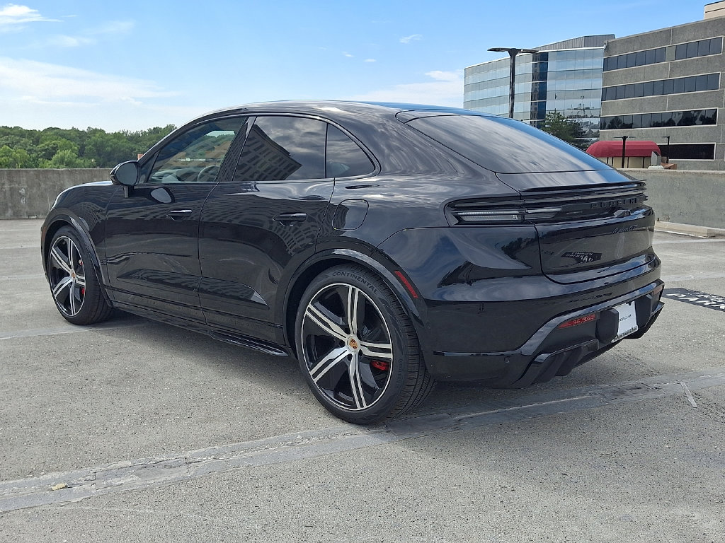 Thumbnail: 2026 Porsche Macan - 3