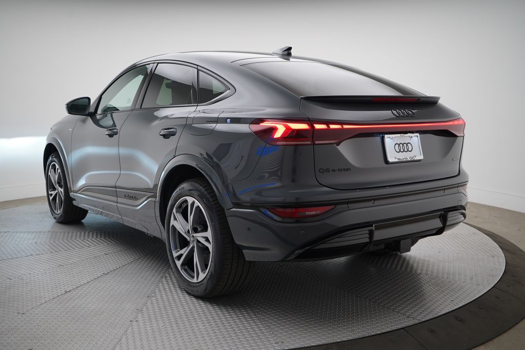 Thumbnail: 2027 Audi Q6 e-tron - 3