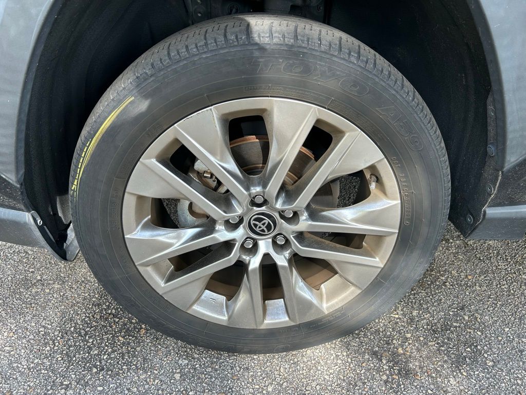 2021 Toyota RAV4 XLE Premium 9