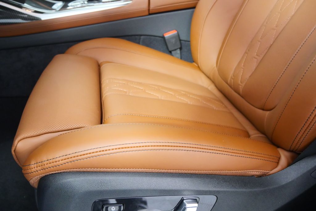 Thumbnail: 2026 BMW X7 - 10