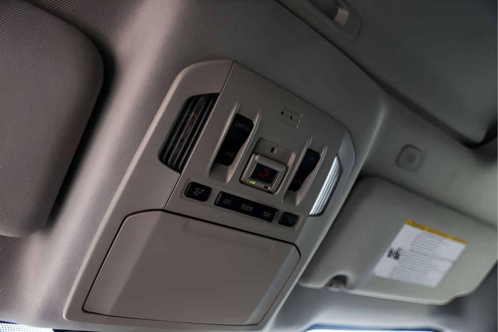 Used Car 2023 Toyota Highlander  Xle For Sale Under $35,000 In Austin, Texas