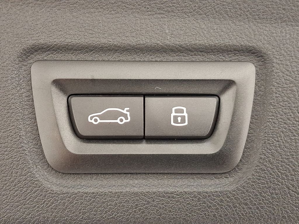 2023 BMW i4 eDrive40 32