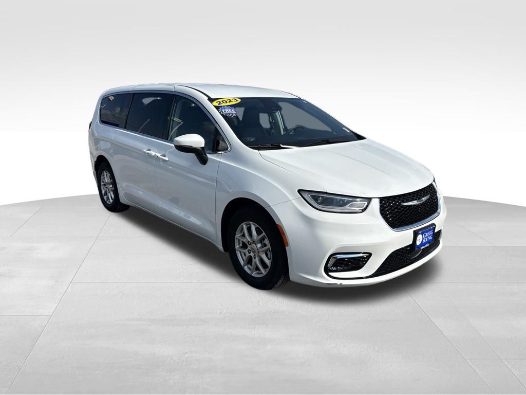 Used 2023 Chrysler Pacifica Van