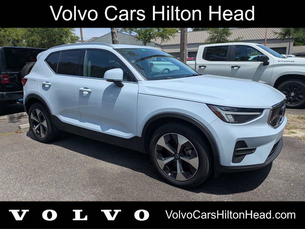  2024 Volvo XC40   