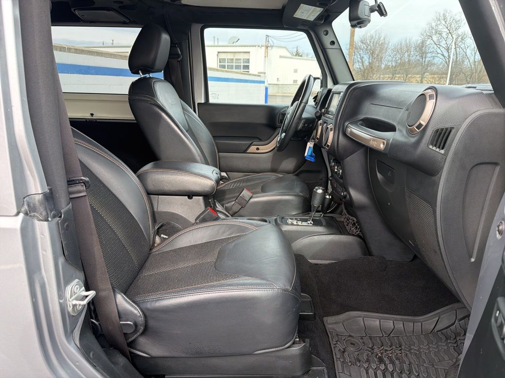 Thumbnail: 2017 Jeep Wrangler - 19