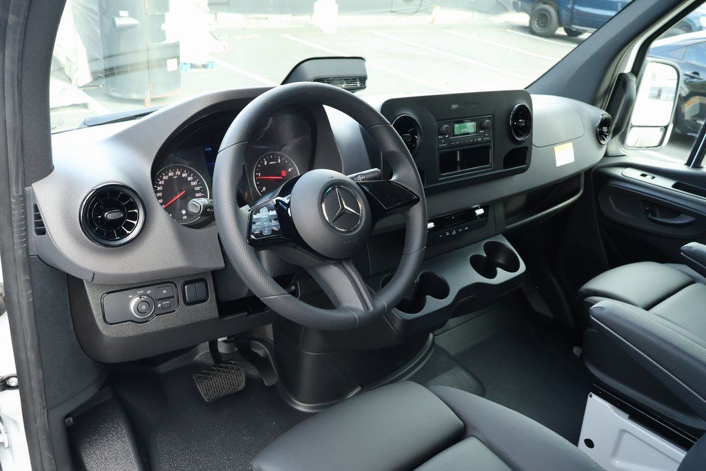 Thumbnail: 2026 Mercedes-Benz Sprinter - 3