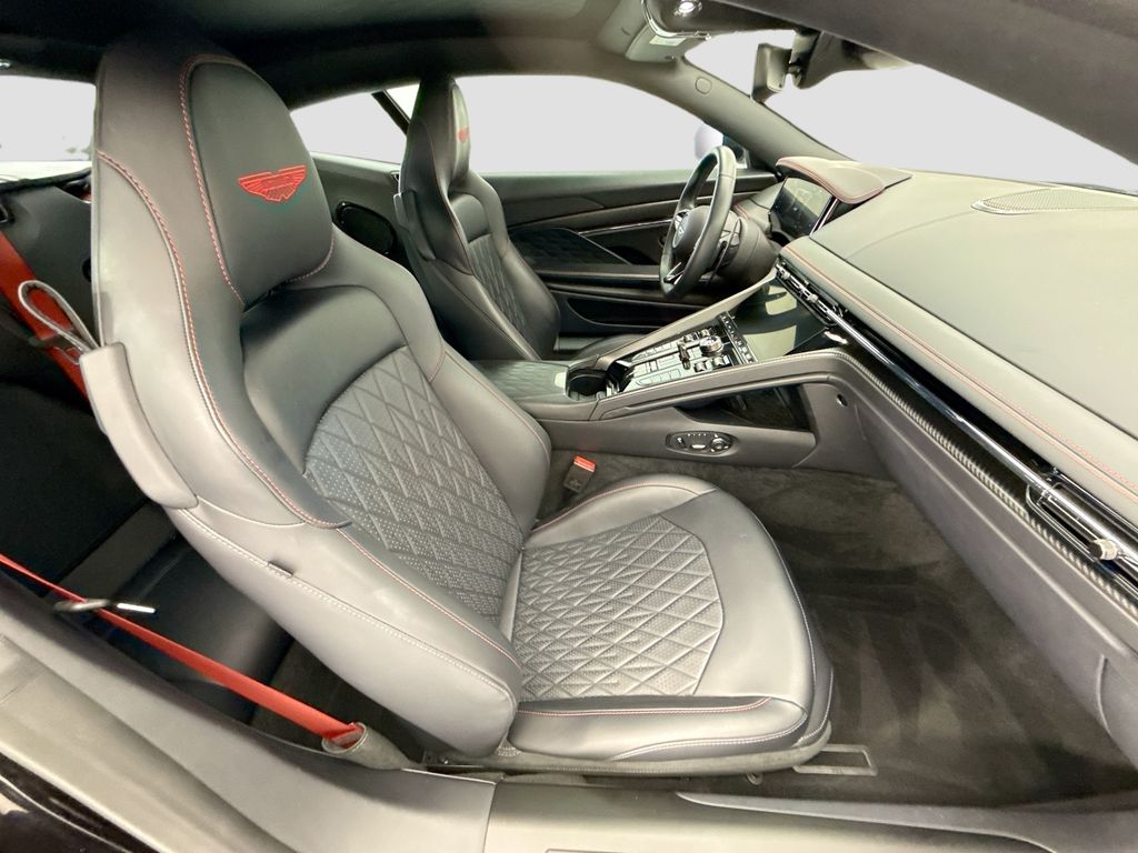 2025 Aston Martin DB12 Base - Photo 19