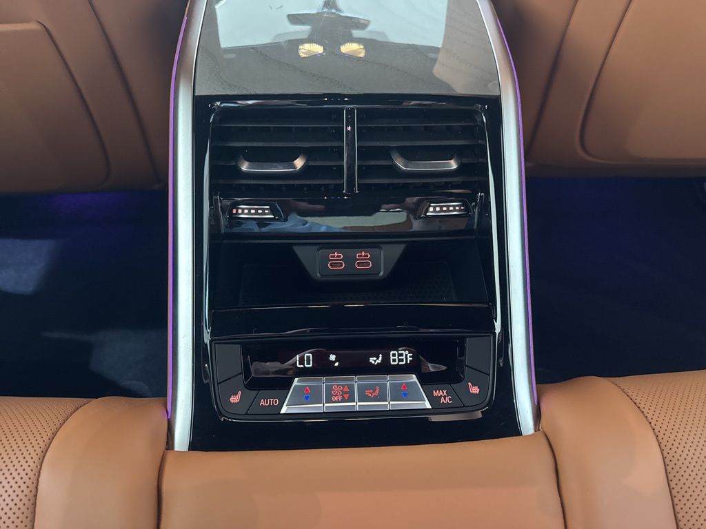 Thumbnail: 2022 BMW 8 Series - 26
