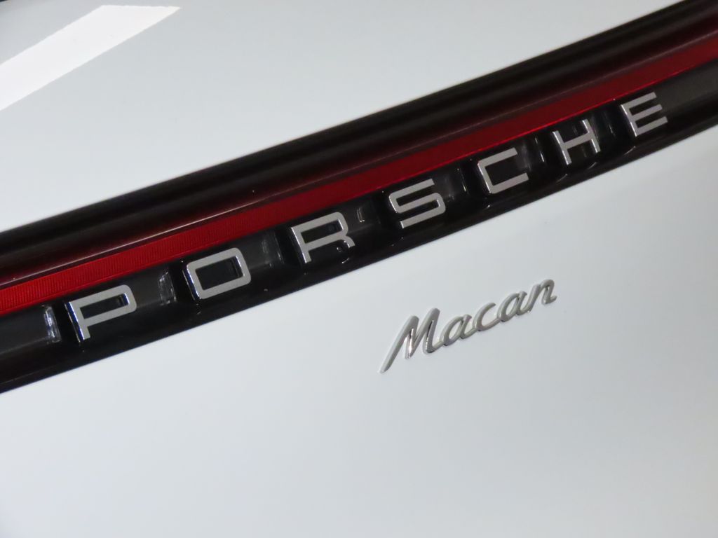 Thumbnail: 2025 Porsche Macan - 12