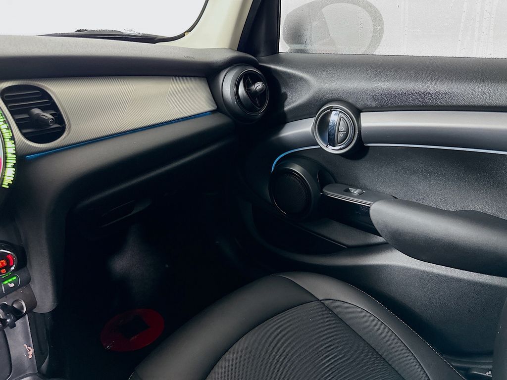 Thumbnail: 2022 MINI Cooper - 23