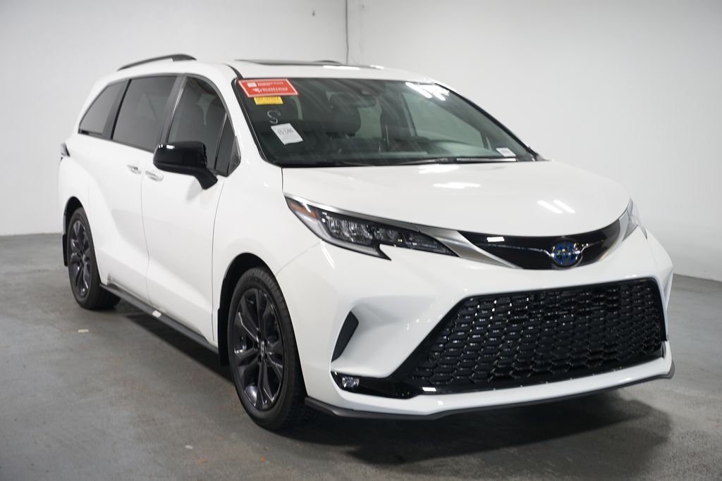 Thumbnail: 2024 Toyota Sienna - 3