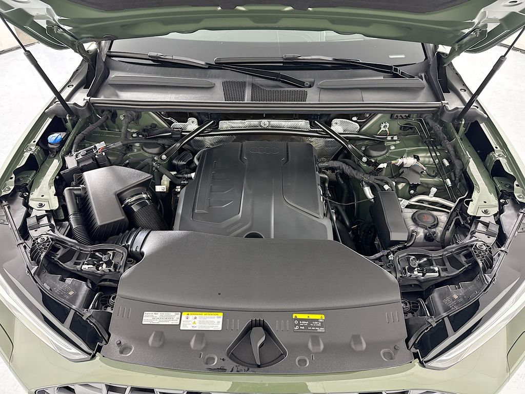 Thumbnail: 2025 Audi Q5 - 30