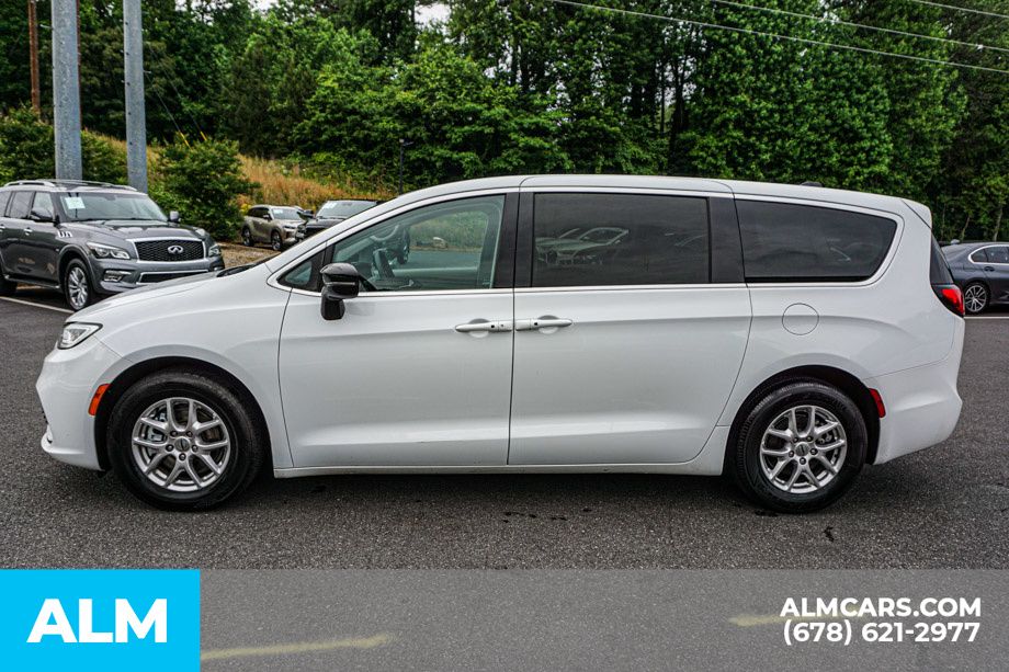 2024 Chrysler Pacifica Touring L photo 6