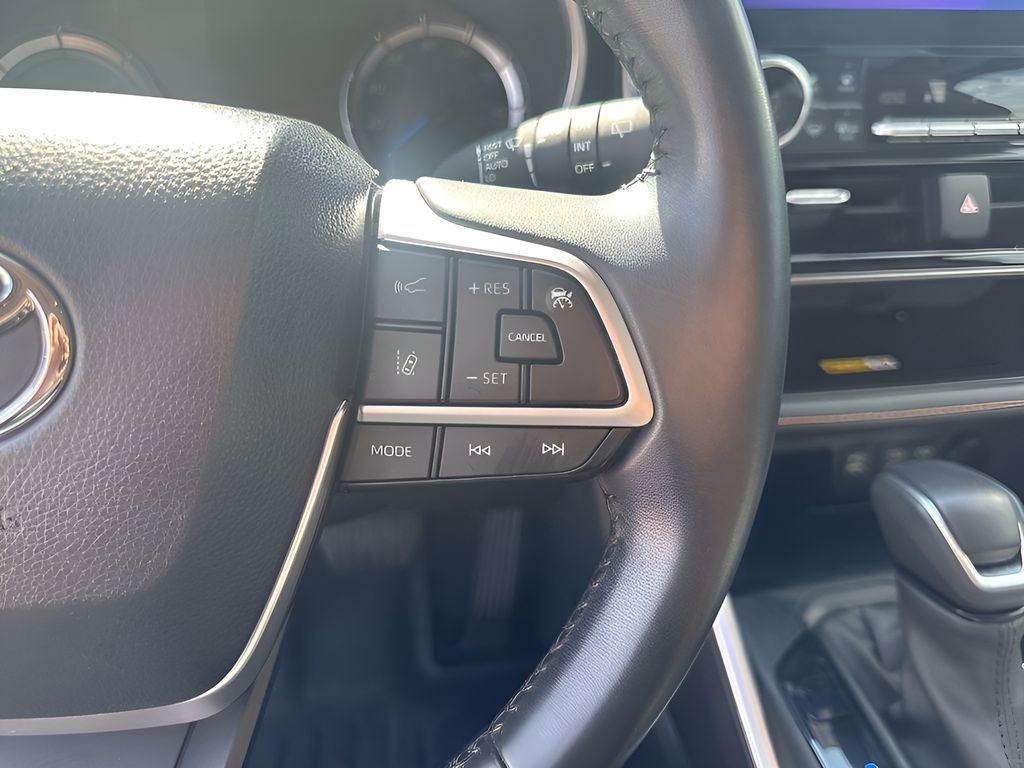 Used Car 2023 Toyota Highlander Hybrid  Bronze Edition For Sale Under $40,000 In Austin, Texas