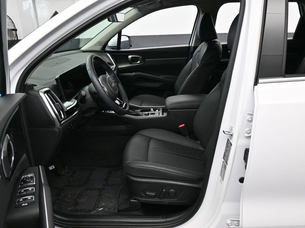 New 2025 Glacial White Pearl Kia EX image 11