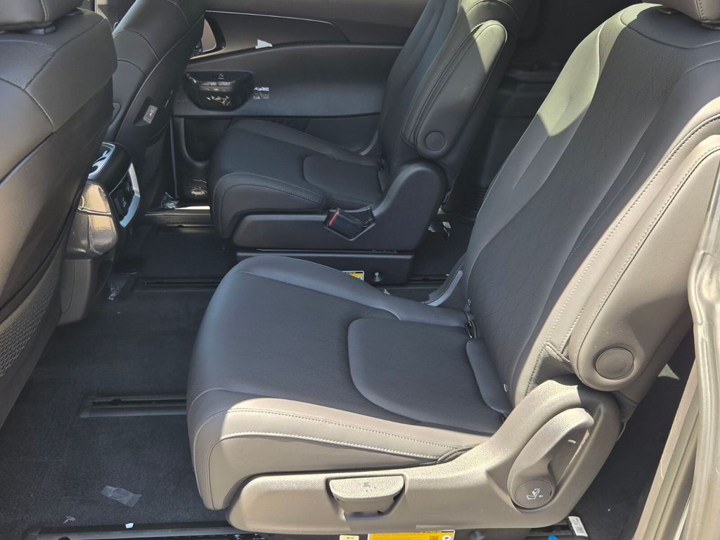 2027 Kia Carnival - $51,115