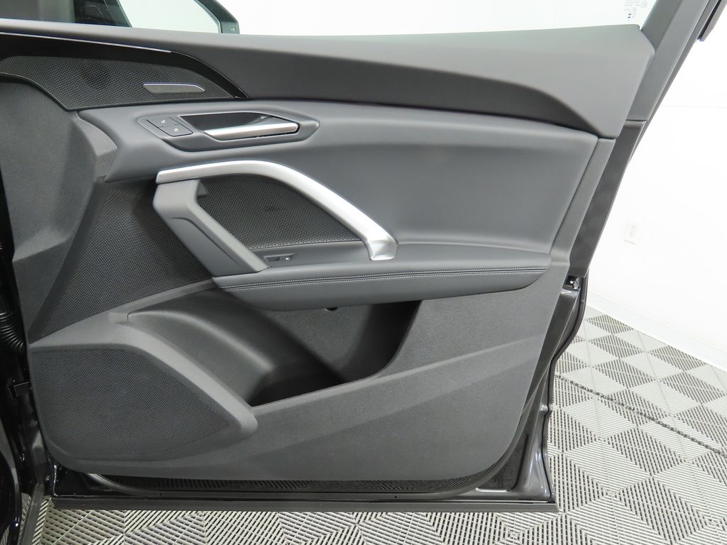 Thumbnail: 2025 Audi Q5 - 26