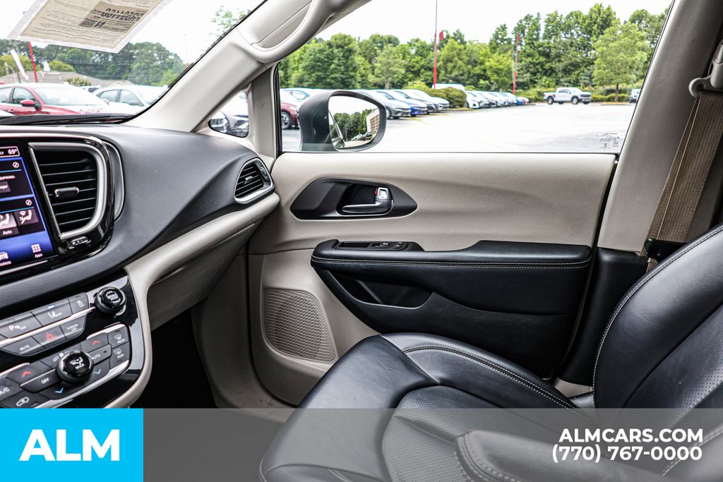 Used 2023 Black Chrysler Touring L image 45