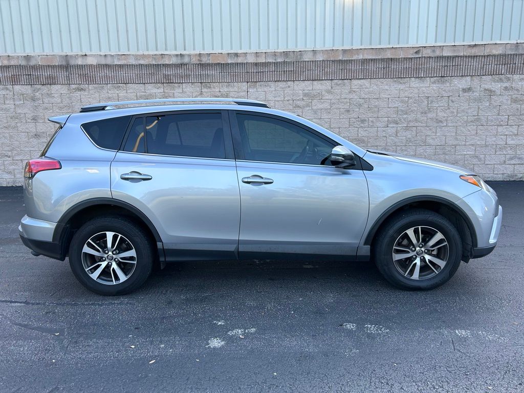 Thumbnail: 2018 Toyota RAV4 - 6