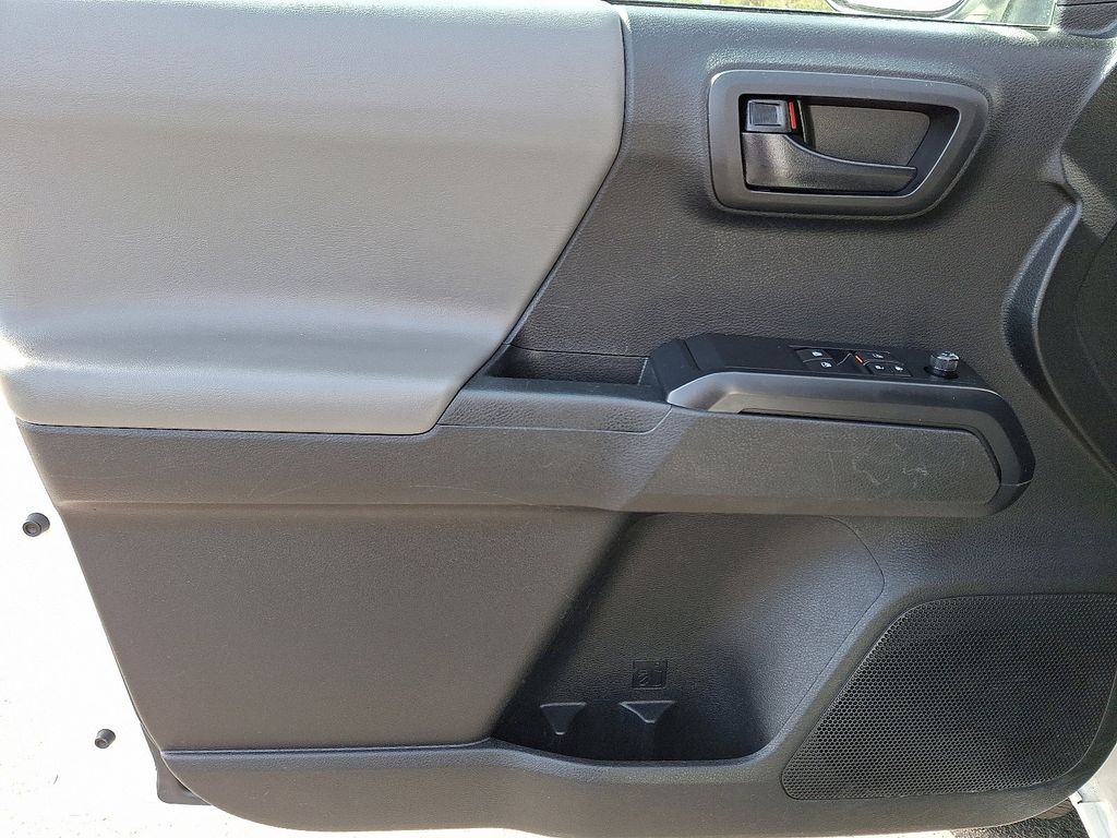 2022 Toyota Tacoma SR 12